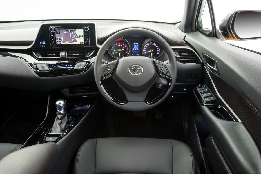 Интерьер Toyota C-HR 2017 года  (AU) (фото 16 из 30)